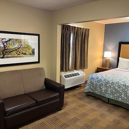 Hometowne Studios And Suites By Red Roof Greensboro Ngoại thất bức ảnh