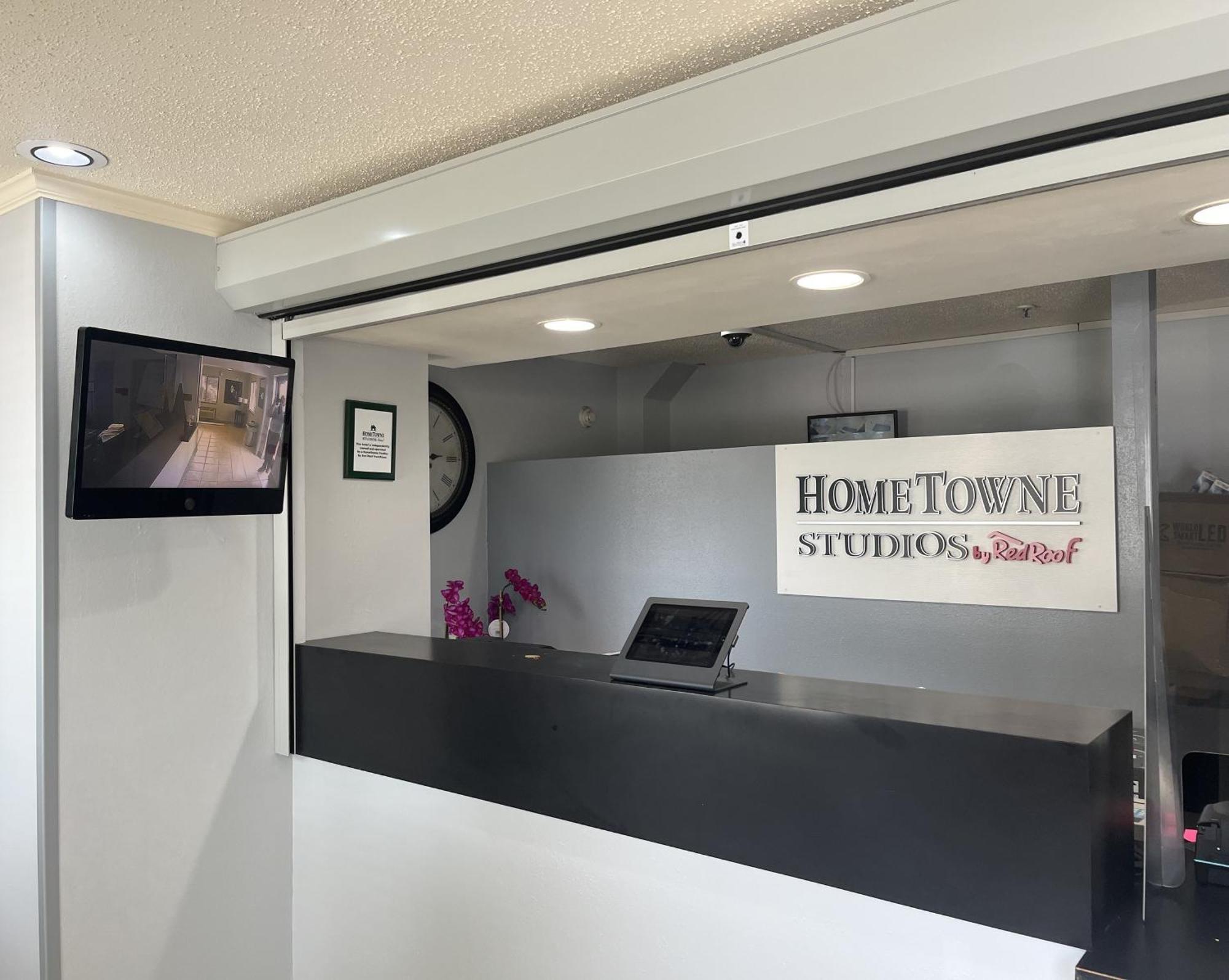 Hometowne Studios And Suites By Red Roof Greensboro Ngoại thất bức ảnh