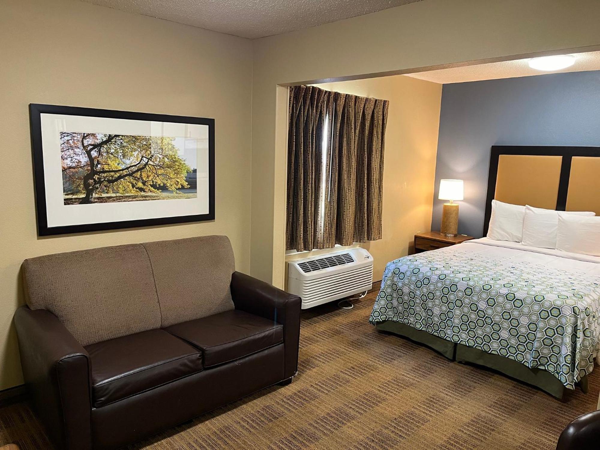 Hometowne Studios And Suites By Red Roof Greensboro Ngoại thất bức ảnh