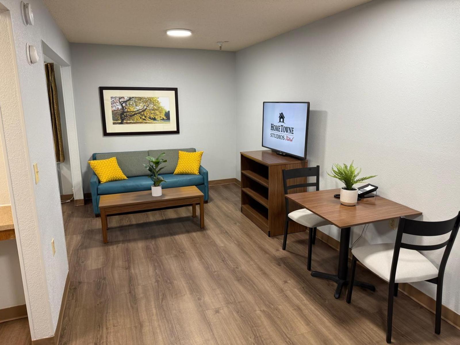 Hometowne Studios And Suites By Red Roof Greensboro Ngoại thất bức ảnh