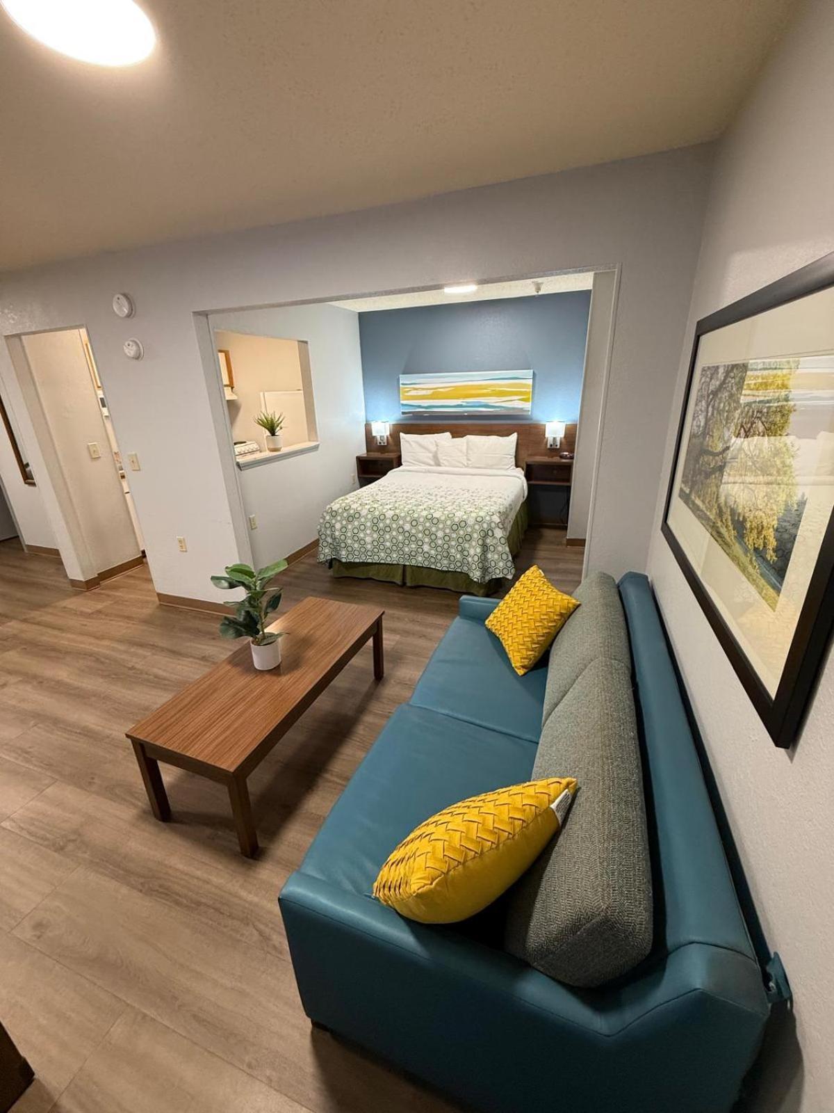Hometowne Studios And Suites By Red Roof Greensboro Ngoại thất bức ảnh