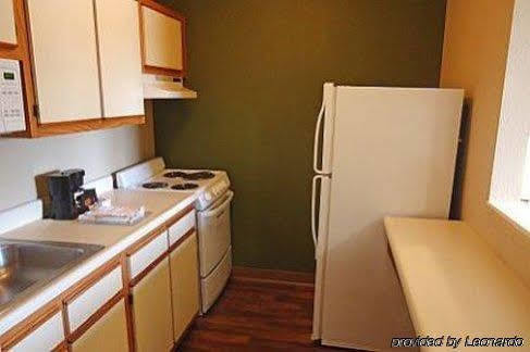 Hometowne Studios And Suites By Red Roof Greensboro Ngoại thất bức ảnh