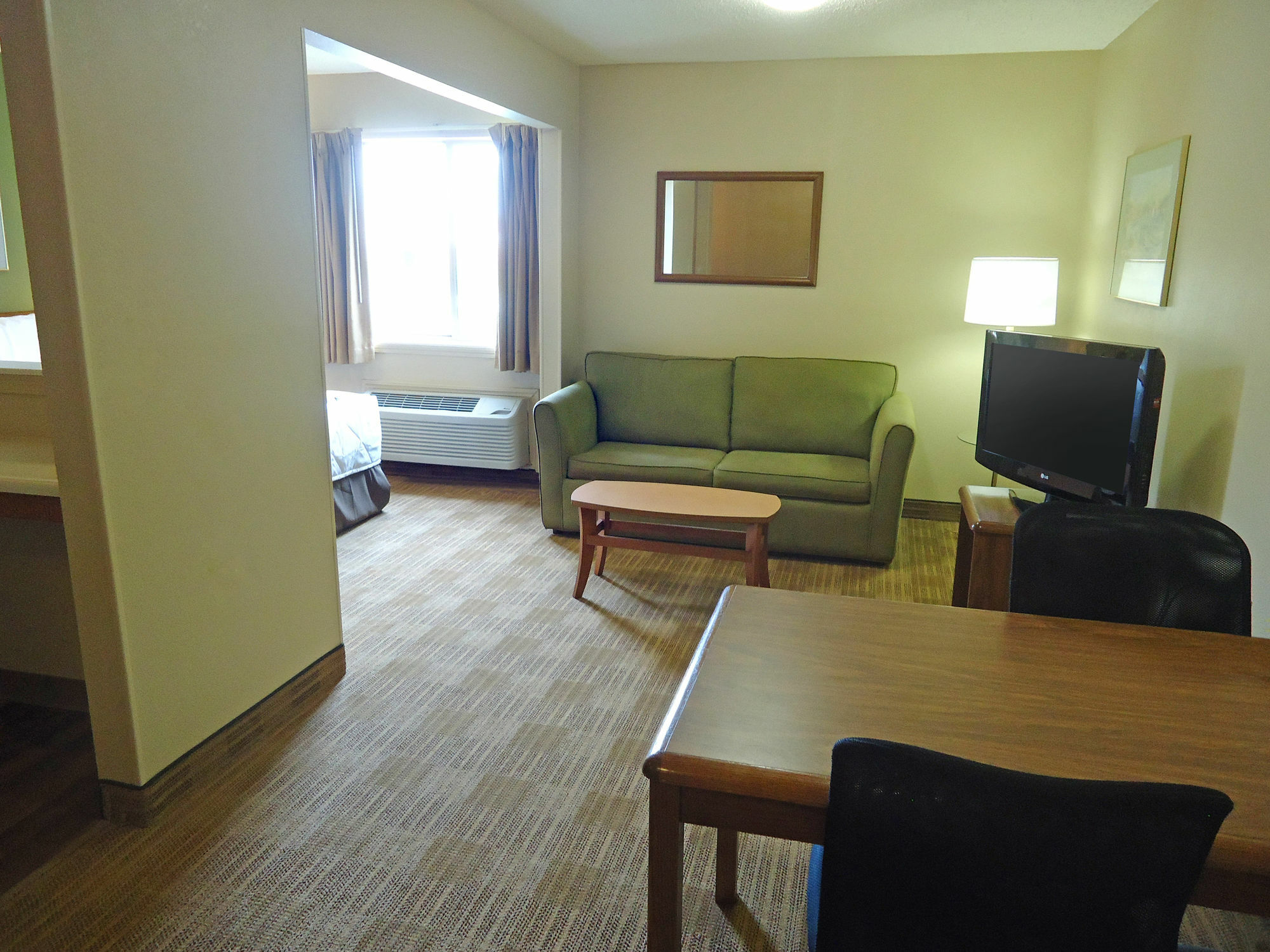 Hometowne Studios And Suites By Red Roof Greensboro Ngoại thất bức ảnh